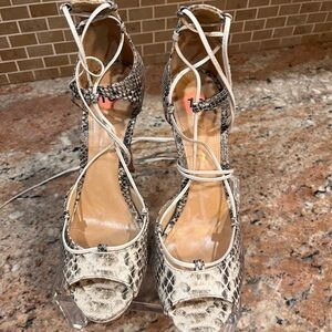New snakeskin print peptone platform Schutz stiletto heels.  10B